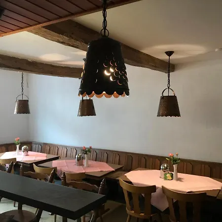 Landgasthof Zum Dorfkrug 여관 *