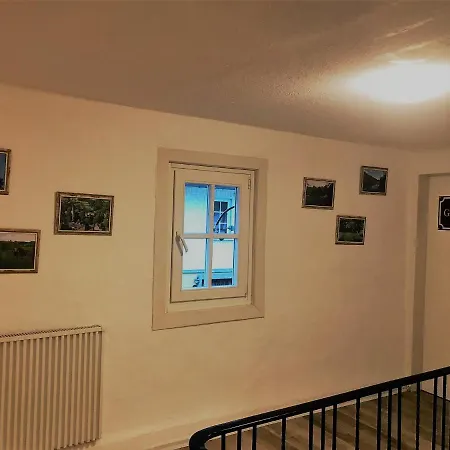 Landgasthof Zum Dorfkrug 여관 *