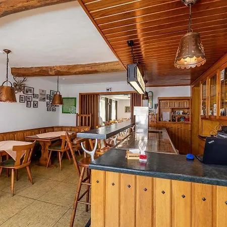 Landgasthof Zum Dorfkrug 여관 *