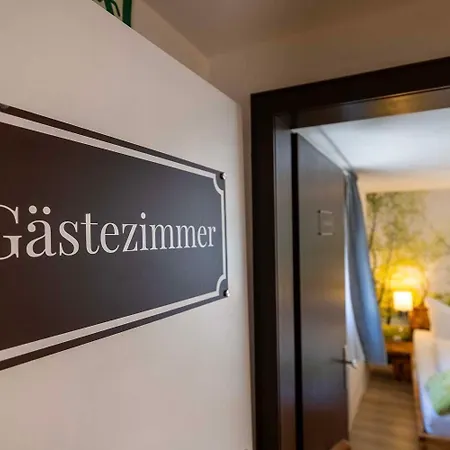 Landgasthof Zum Dorfkrug 여관 *