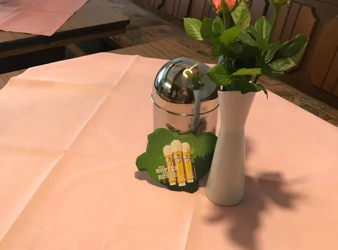 Landgasthof Zum Dorfkrug Estalagem Schoneberg (Altenkirchen)